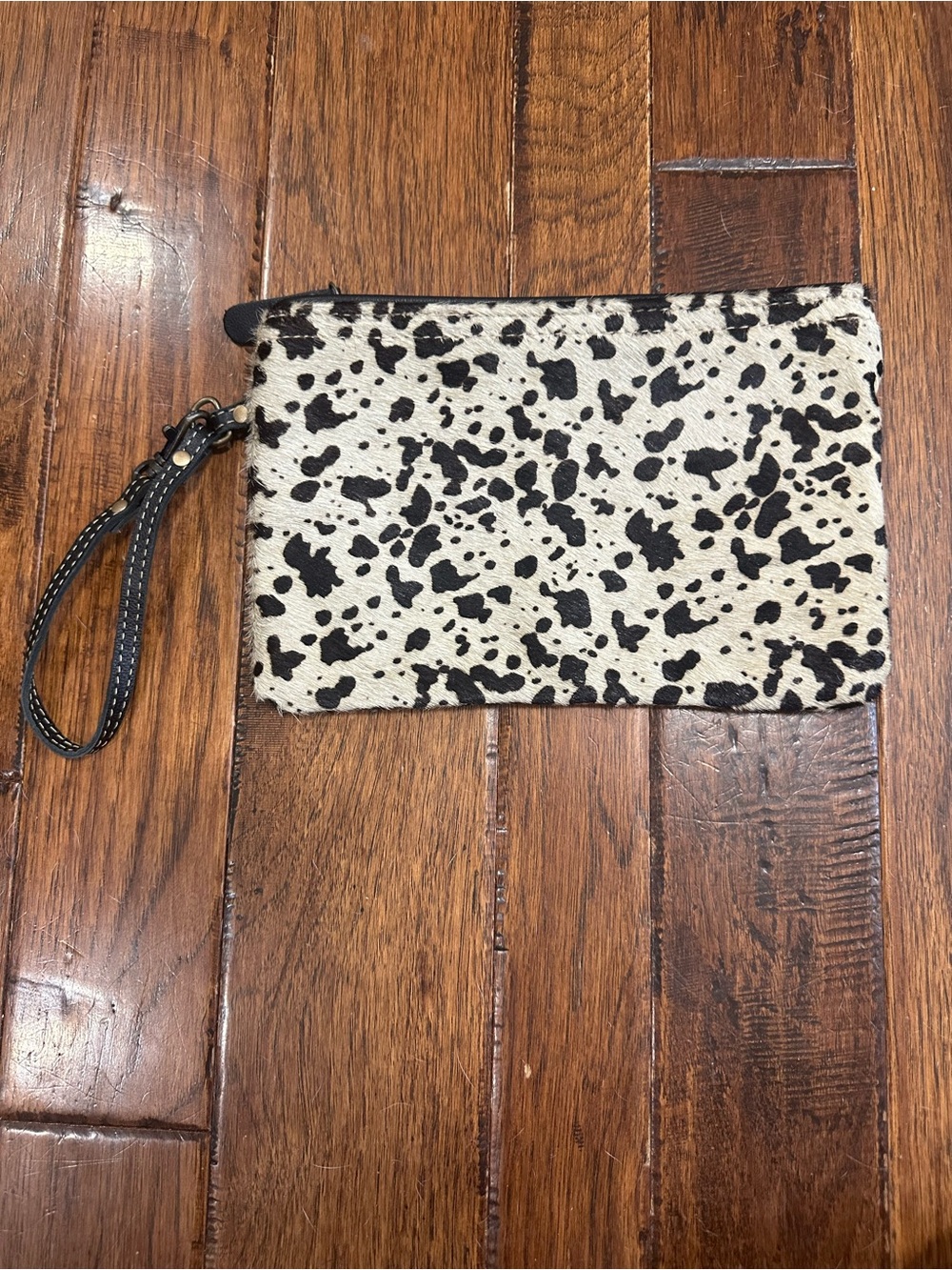 🐮 MYRA HAIRON WRISTLET POUCH
